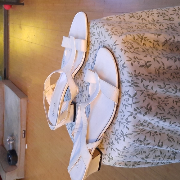 Preview white sandals size 12m - Picture 2 of 9